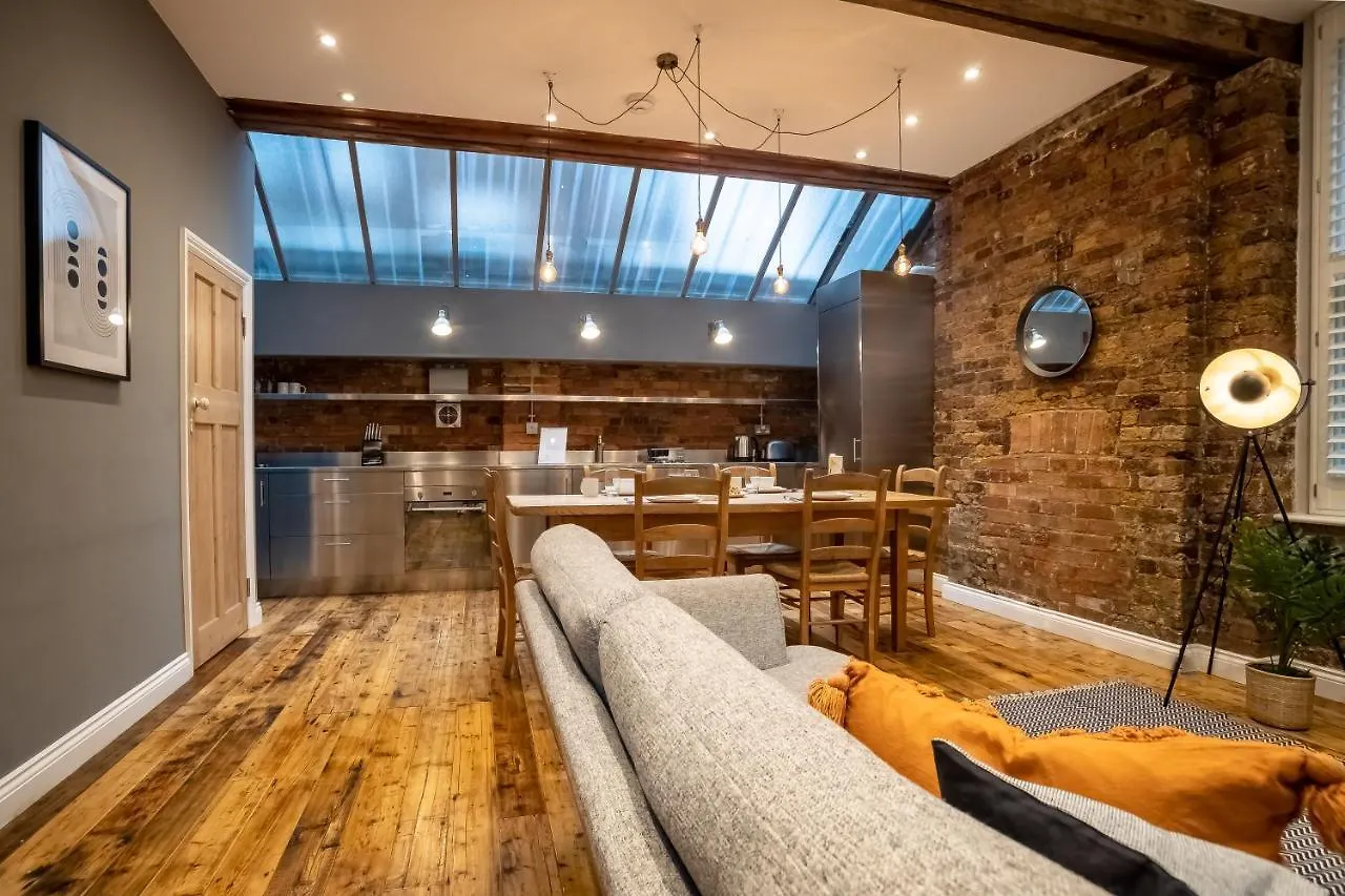 Deluxe Rustic Style Two Bedroom Bethnal Green - Yard View London 0*,  United Kingdom
