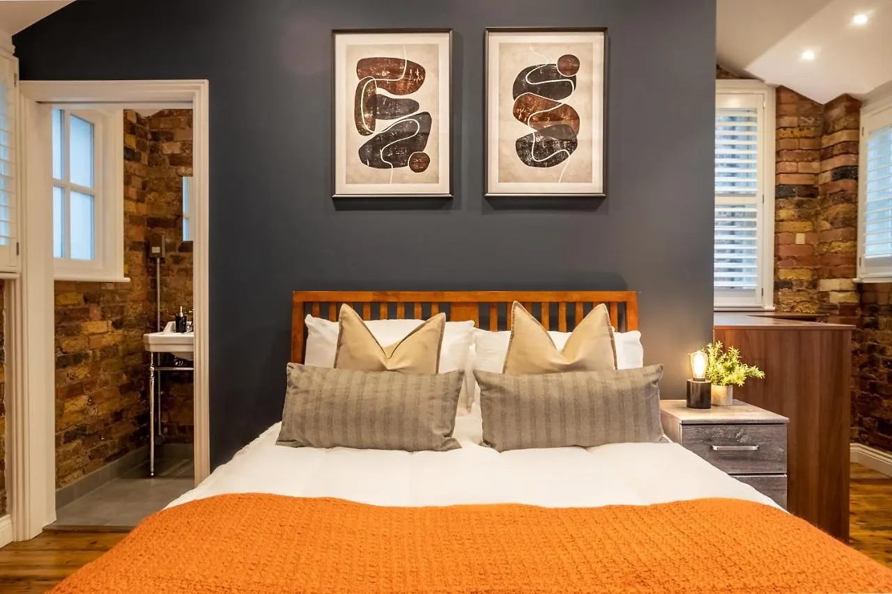 Apartment Deluxe Rustic Style Two Bedroom Bethnal Green - Yard View London United Kingdom